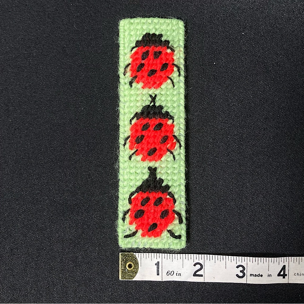 💫 Vintage Crochet Lady Bug Bookmark Plastic Core - Picture 4 of 4